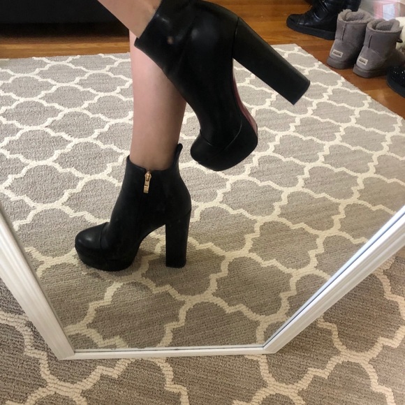 Red bottom helped black leather boots - Picture 7 of 7